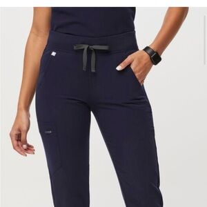 Figs Jogger Scrub Pants in Navy, size M